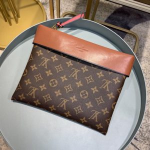 LOUIS VUITTON POCHE TUILERIES CLUTCH<br>루이비통 포쉐트 튈르리 클러치<br>[20x26cm 이태리가죽]