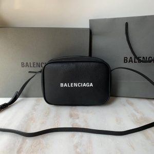 BALENCIAGA EVERYDAY CAMERA BAG <br>발렌시아가 에브리데이 카메라 백(L사이즈)