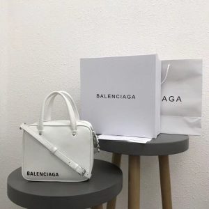 BALENCIAGA TRIANGLE SQUARE BAG <br>발렌시아가 트라이앵글 스퀘어백 XS