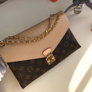 LOUIS VUITTON PALLAS CHAIN BAG<br>루이비통 팰라스 체인 백<br>[26x17x6cm 이태리가죽]