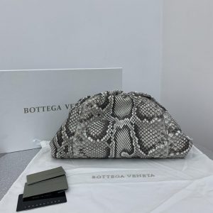 BOTTEGA VENETA THE POUCH 20 IN INTRECCIATO NAPPA <br>보테가 베네타 파우치