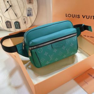 LOUIS VUITTON OUTDOOR BELT BAG<br>루이비통 아웃도어 벨트백<br>[21x17x5cm 이태리가죽]