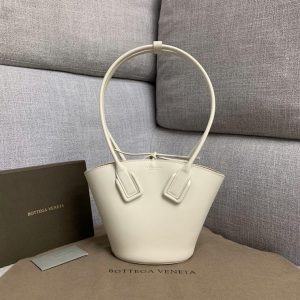 BOTTEGA VENETA BASKET BAG <br>보테가 베네타 바스켓 백