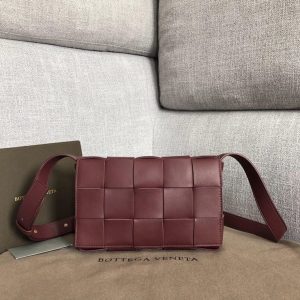 BOTTEGA VENETA CASSETTE BAG <br>보테가 베네타 카세트 백