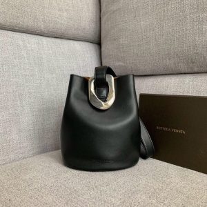 BOTTEGA VENETA DROP BAG <br>보테가 베네타 드롭 백