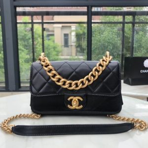 CHANEL FLAP BAG<br>샤넬 플랩 백<br>[19.5cm 빈티지 소가죽]