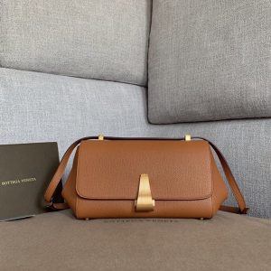 BOTTEGA VENETA ANGLE BAG <br>보테가 베네타 엔젤 백