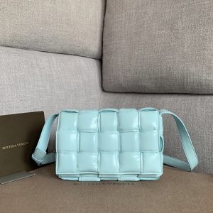 BOTTEGA VENETA PADDED CASSETTE BAG <br>보테가 베네타 패디드 카세트 백