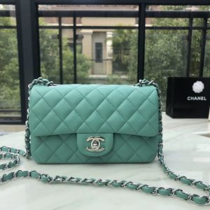 CHANEL CLASSIC FLAP BAG<br>샤넬 클래식 플랩 백<br>[20cm 프랑스산양가죽]