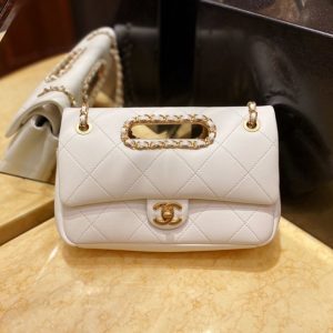 CHANEL FLAP BAG<br>샤넬 플랩 백<br>[26x19x8cm 산양가죽]