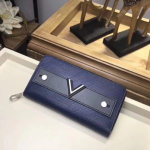 LOUIS VUITTON EPI POCHETTE ESSENTIAL WALLET<br>루이비통 에삐 포쉐트 에쎈셜 지퍼 장지갑<br><i>19x10x2cm</i>