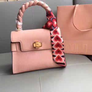 MIUMIU CLICK LEATHER TOTE BAG<br>미우미우 클릭 텍스쳐 레더 토트백<br>[25x18x12cm]