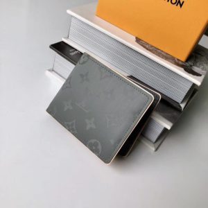 LOUIS VUITTON TITANIUM WALLET<br>루이비통 티타늄 반지갑<br><i>12x9x2cm</i>