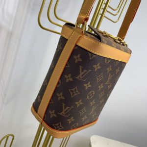 LOUIS VUITTON CHALK SHOULDER BAG<br>루이비통 쵸크 숄더백<br>[20x24x8cm 이태리가죽]