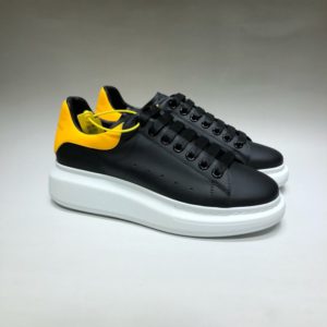 ALEXANDER MCQUEEN OVERSIZED SNEAKERS<br>알렉산더 맥퀸 오버솔 스니커즈<br><i>35-44 SIZE 최상급</i>