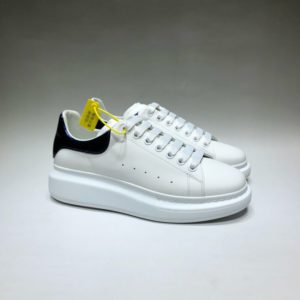 ALEXANDER MCQUEEN OVERSIZED SNEAKERS<br>알렉산더 맥퀸 오버솔 스니커즈<br><i>35-44 SIZE 최상급</i>