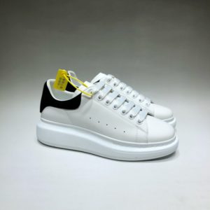 ALEXANDER MCQUEEN OVERSIZED SNEAKERS<br>알렉산더 맥퀸 오버솔 스니커즈<br><i>35-44 SIZE 최상급</i>