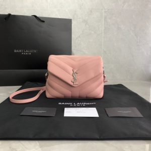 YSL LOULOU MINI SHOULDER BAG<br>입생로랑 룰루 미니 숄더백<br><i>20x14x7cm 이태리송아지가죽</i>