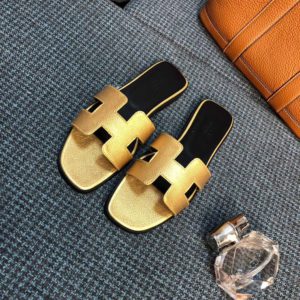 HERMES ORAN SANDAL<br>에르메스 오란 샌들<br><i>35-40 SIZE 이태리 소가죽</i>