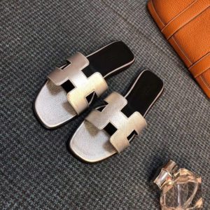 HERMES ORAN SANDAL<br>에르메스 오란 샌들<br><i>35-40 SIZE 이태리 소가죽</i>