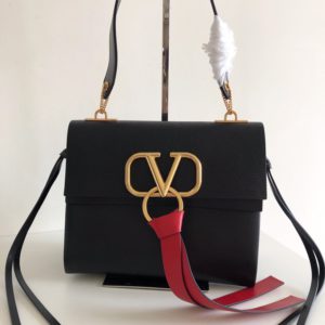 VALENTINO VLING SHOULDER BAG<br>발렌티노 VRING 숄더백<br><i>24x19x16/28x24x22cm이태리가죽</i>