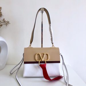 VALENTINO VLING SHOULDER BAG<br>발렌티노 VRING 숄더백<br><i>24x19x16/28x24x22cm이태리가죽</i>