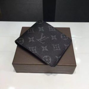 LOUISVUITTON x FRAGMENT DESIGN WALLET<br>루이비통 프라그먼트 디자인 콜라보 반지갑<br><i>11x9cm</i>