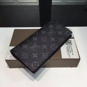 LOUISVUITTON x FRAGMENT DESIGN WALLET<br>루이비통 x 프라그먼트 디자인 콜라보 장지갑<br><i>10x19x2cm</i>