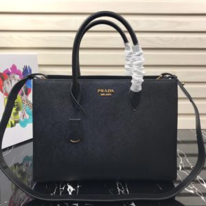 PRADA SAFFIANO SHOULDER BAG<br>프라다 사피아노 숄더 백<br>[34x24x13cm]