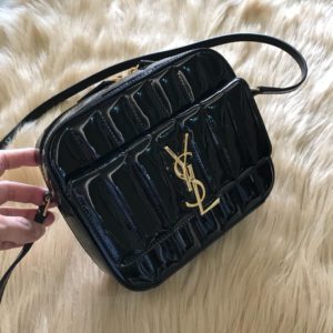 YSL VICKY SHOULDER BAG<br>입생로랑 비키 숄더백<br><i>18x13x6cm</i>