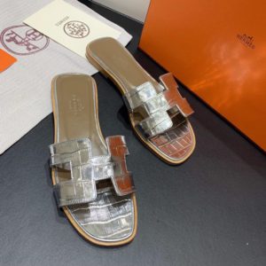 HERMES ORAN SANDAL<br>에르메스 오란 샌들<br><i>35-40 SIZE 이태리 소가죽</i>