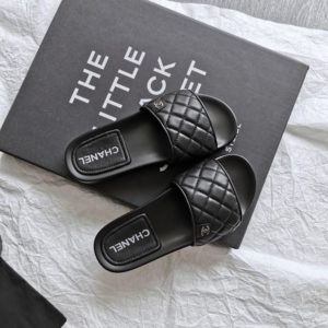 CHANEL LOGO SLIPPER<br>샤넬 로고 슬리퍼<br><i>35-39 SIZE 이태리 양가죽</i>(복사)