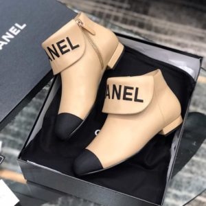 CHANEL SHORT BOOTS<br>샤넬 쇼트 부츠<br><i>35-39 SIZE 이태리가죽</i>