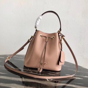 PRADA BUCKET BAG SAFFIANO<br>프라다 사피아노 버킷백<br>[22x22x14cm 사피아노가죽]