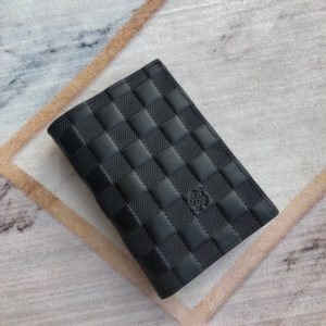 LOUIS VUITTON PASSPORT COVER<br>루이비통 여권 케이스<br><i>10x14cm 이태리가죽</i>