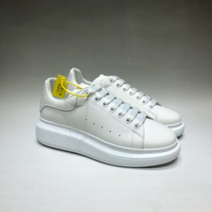 ALEXANDER MCQUEEN OVERSIZED SNEAKERS<br>알렉산더 맥퀸 오버솔 스니커즈<br><i>35-44 SIZE 최상급</i>