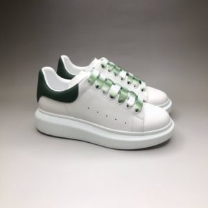 ALEXANDER MCQUEEN OVERSIZED SNEAKERS<br>알렉산더 맥퀸 오버솔 스니커즈<br><i>35-44 SIZE 최상급</i>