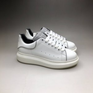 ALEXANDER MCQUEEN OVERSIZED SNEAKERS<br>알렉산더 맥퀸 오버솔 스니커즈<br><i>35-44 SIZE 최상급</i>