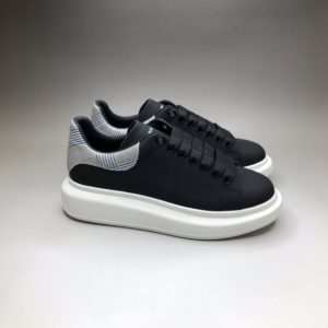 ALEXANDER MCQUEEN OVERSIZED SNEAKERS<br>알렉산더 맥퀸 오버솔 스니커즈<br><i>35-44 SIZE 최상급</i>