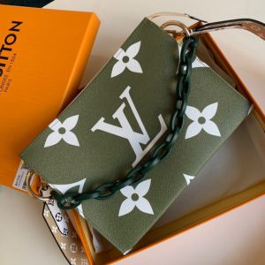 LOUIS VUITTON MONOGRAM SHOULDER CROSS BAG<br>루이비통 모노그램 숄더 크로스 백<br>[26x20cm]