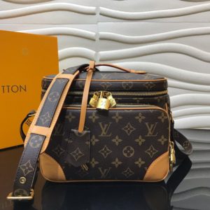 LOUIS VUITTON MONOGRAM CAMERA BAG<br>루이비통 모노그램 카메라 백<br>[23.5x19x13.5cm]