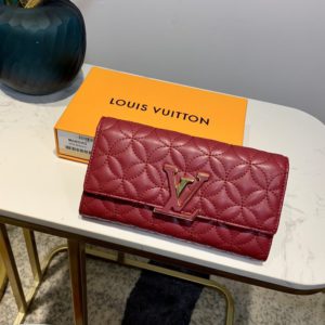 LOUIS VUITTON CAPUCINES WALLET<br>루이비통 카푸신 장지갑<br><i>20x11x2.5cm</i>