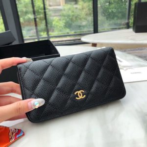 CHANEL CLASSIC FLAP WALLET<br>샤넬 클래식 플랩 지갑<br><i>15x9x2cm 이태리 캐비어소가죽</i>