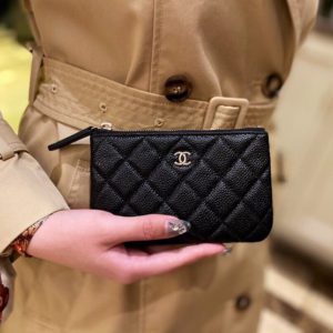 CHANEL CLASSIC FLAP WALLET<br>샤넬 클래식 플랩 지갑<br><i>15×9.5x1cm 이태리 캐비어소가죽</i>