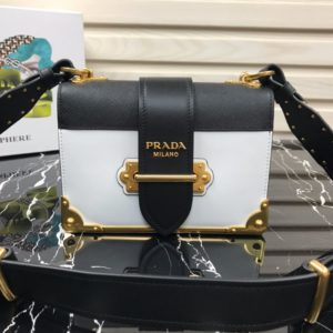 PRADA SAFFIANO CAHIER SHOULDER BAG<br>프라다 사피아노 카이에 숄더 백<br>[20x14x8.5cm 사피아노가죽]