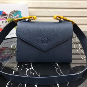 PRADA SAFFIANO MONOCHROME SHOULDER BAG<br>프라다 사피아노 모노크롬 숄더백<br>[24x18x11cm 사피아노가죽]