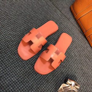 HERMES ORAN SANDAL<br>에르메스 오란 샌들<br><i>35-40 SIZE 이태리 소가죽</i>