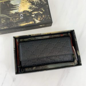 GUCCI GG SUPREME WALLET<br>구찌 GG 슈프림 장지갑<br><i>19x10x2cm 이태리가죽</i>