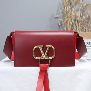 VALENTINO VLING SHOULDER BAG<br>발렌티노 VRING 숄더백<br><i>25x16x9.5cm 이태리가죽</i>