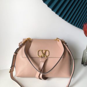 VALENTINO VLING CROSSBODY BAG<br>발렌티노 VRING 크로스바디 백<br><i>28x22x11cm 이태리가죽</i>